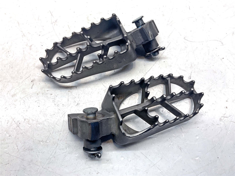 1989 Yamaha TDR250 Aftermarket Rider Footrests