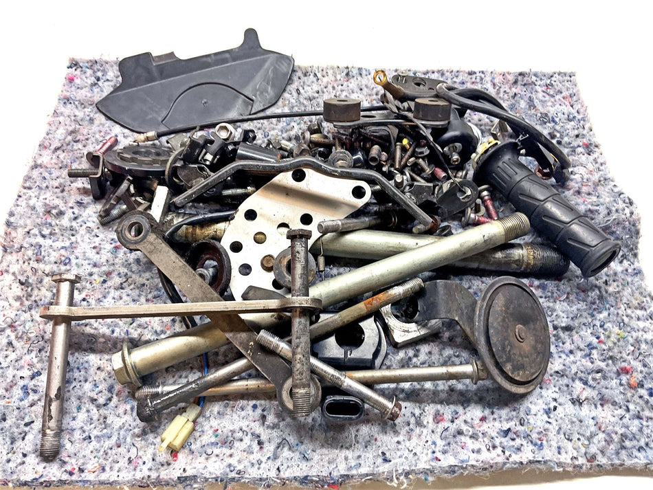 2002 Kawasaki Ninja ZX6R ZX636 Assorted Nuts, Bolts & Fixings