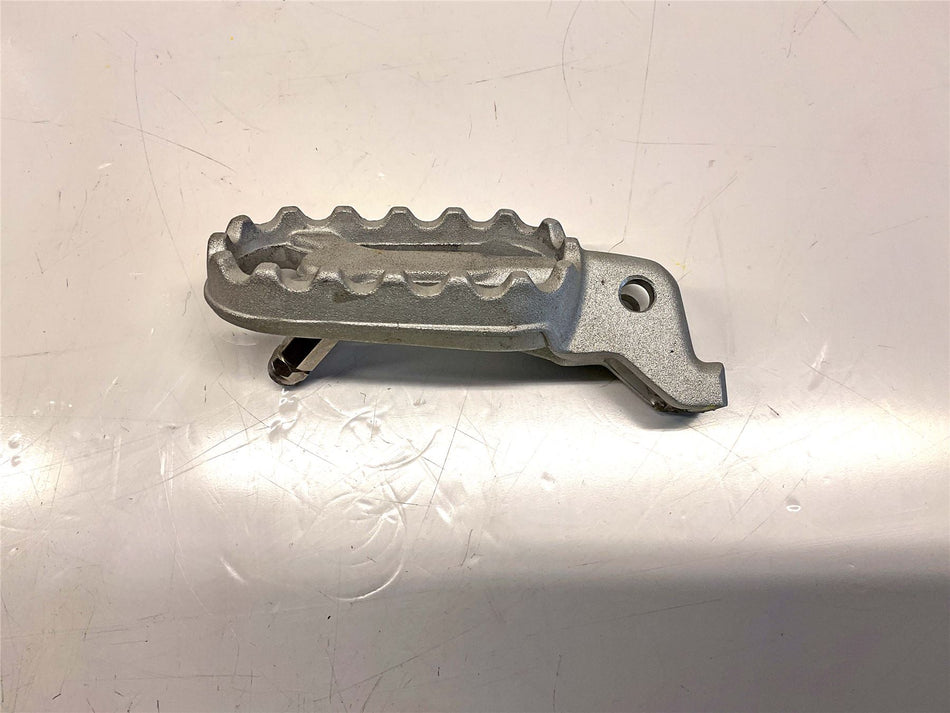 2023 Triumph Scrambler 1200 XE Right Front Footrest  - T2083868