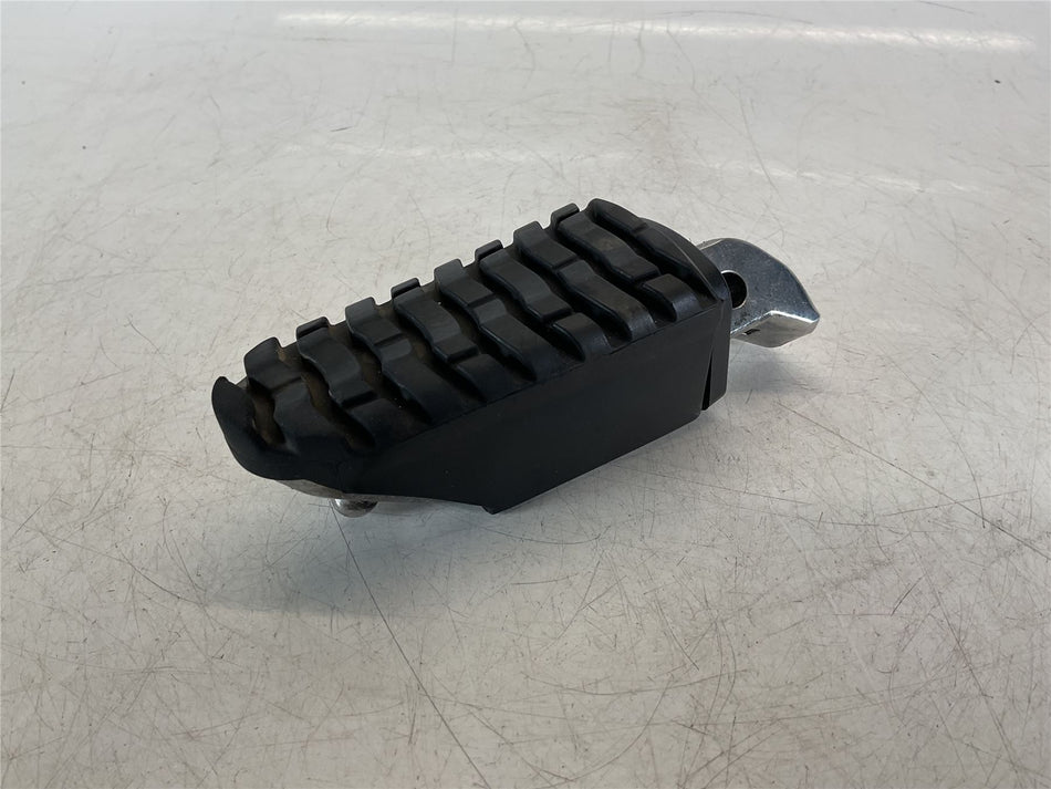 2017 TRIUMPH TROPHY 1200 SE Right Front Footrest - T2081122