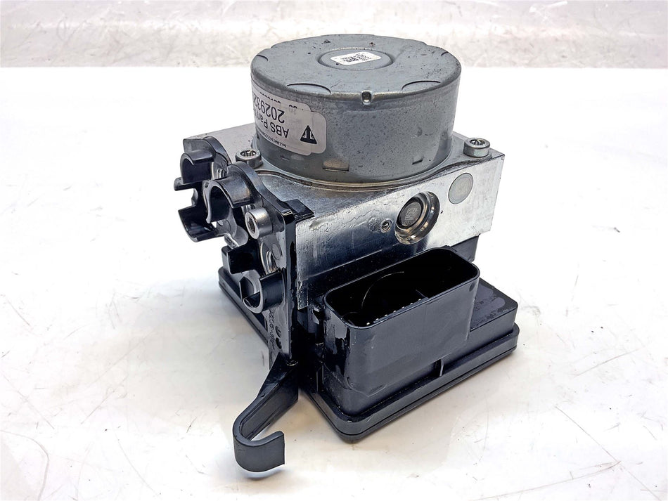 2023 Triumph Street Triple 765 R ABS Pump - T2029997