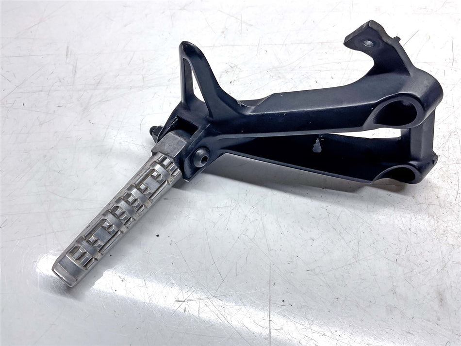 2014 Yamaha MT-09 Rear Right Footrest & Hanger - 1RC2742L0200