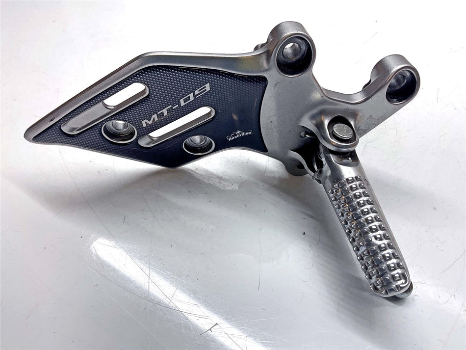 2021 Yamaha MT-09 Front Right Footrest & Hanger - B7N274430000