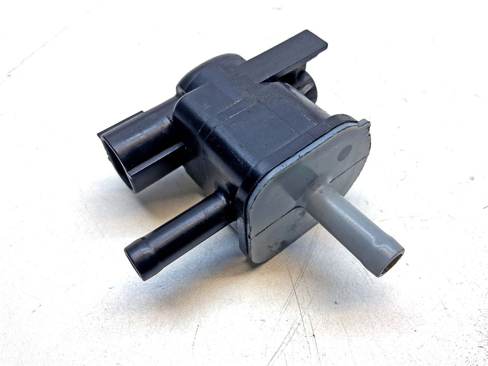 2021 Triumph Speed Triple 1160 RS Purge Valve - T1248990