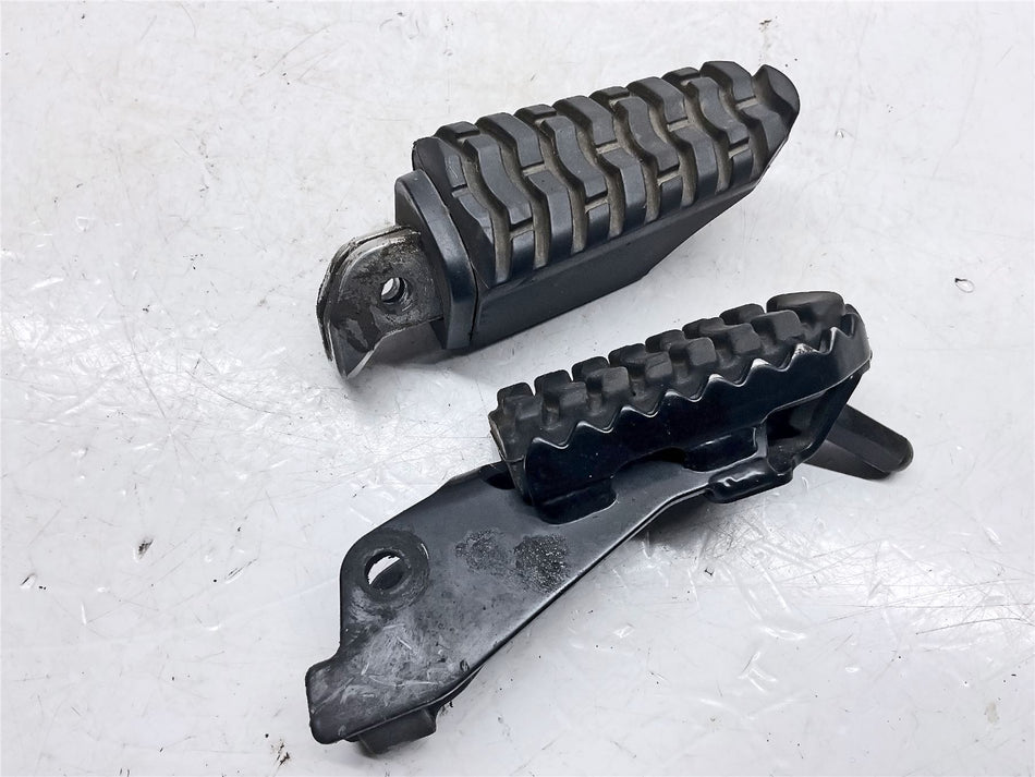 2019 Triumph Tiger 800 XRT Left Front & Rear Footrests - T2085146