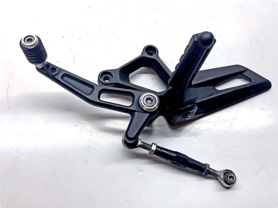 2018 KTM 1290 Super Duke R Right Front Footrest And Hanger - 6130303910033S