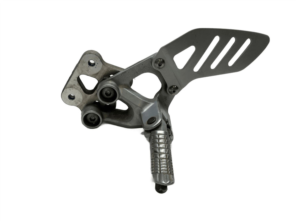 2010 Suzuki GSX-R600 Front Right Footrest & Hanger 4350137H00