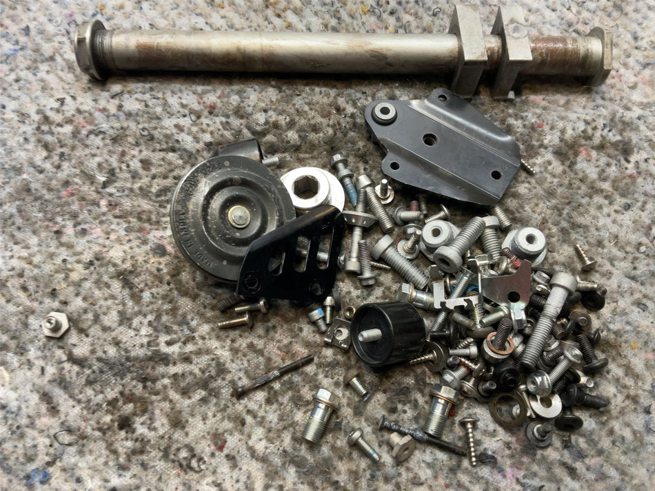 2022 Aprilia Tuono V4 1100 Assorted Nuts Bolts Fixings Axle Horn 2B000570