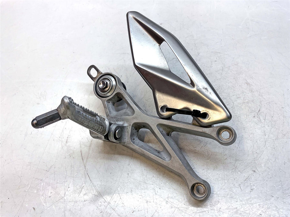 2018 Triumph Street Triple 765 R Front Right Footrest & Hanger - T2081464