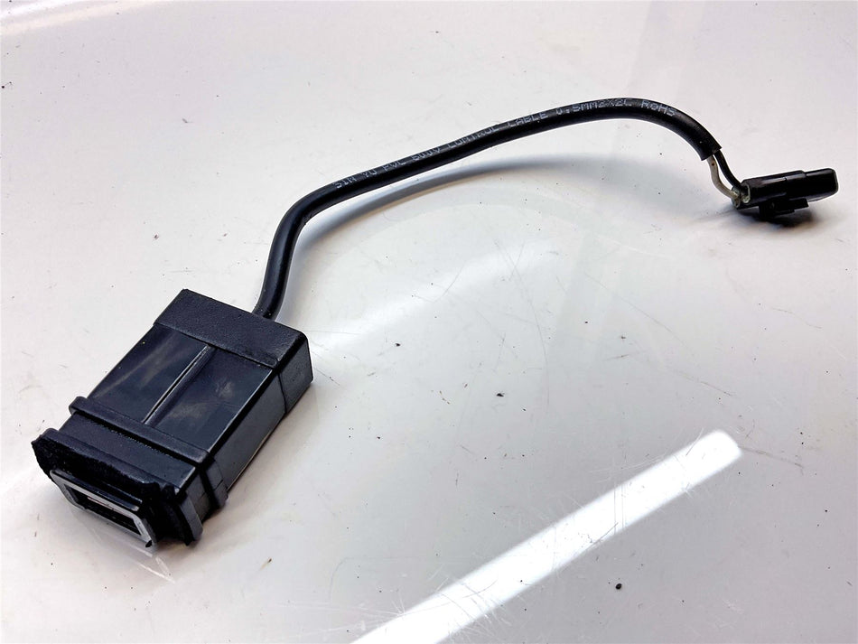 2021 Triumph Tiger 900 GT Pro Charger USB - T2501965