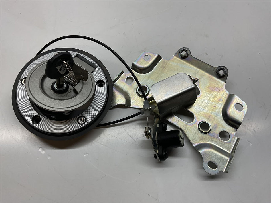 2025 Yamaha MT-07 Fuel Tank Cap & Rear Seat Lock