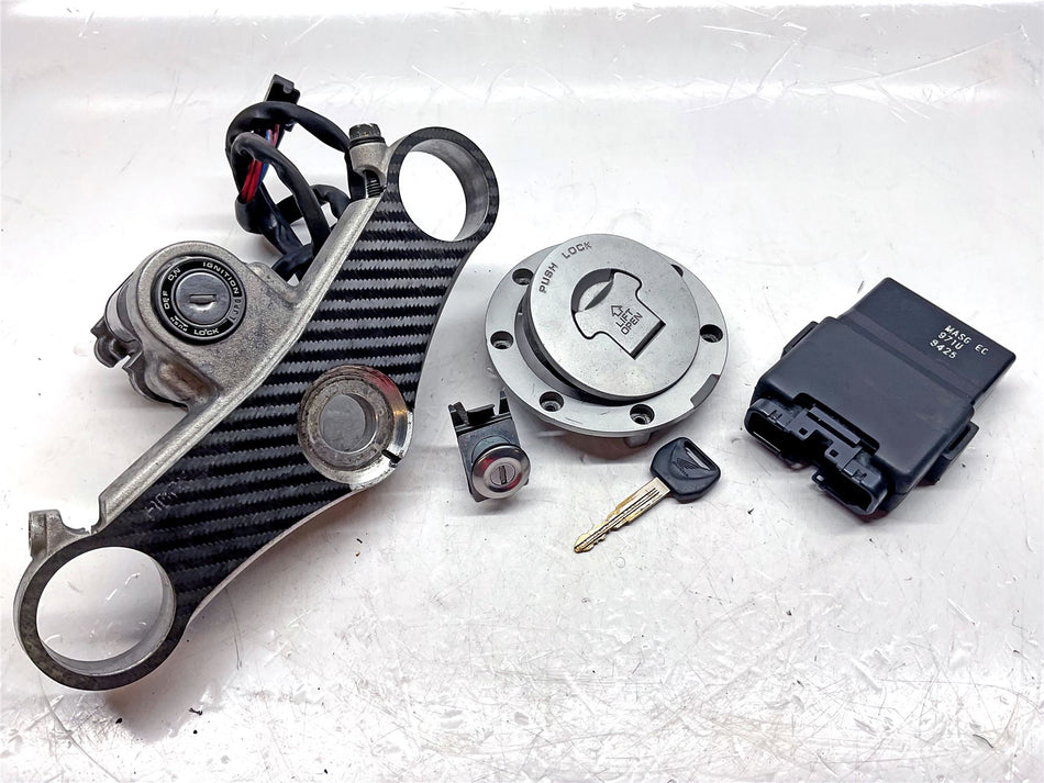 1998 Honda CBR900RR Lock Set & ECU - 30410MASE01