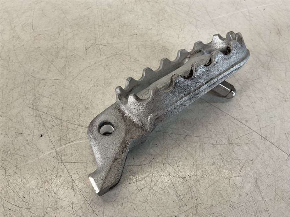 2024 TRIUMPH TIGER 850 SPORT Front Left Footrest - T2083867