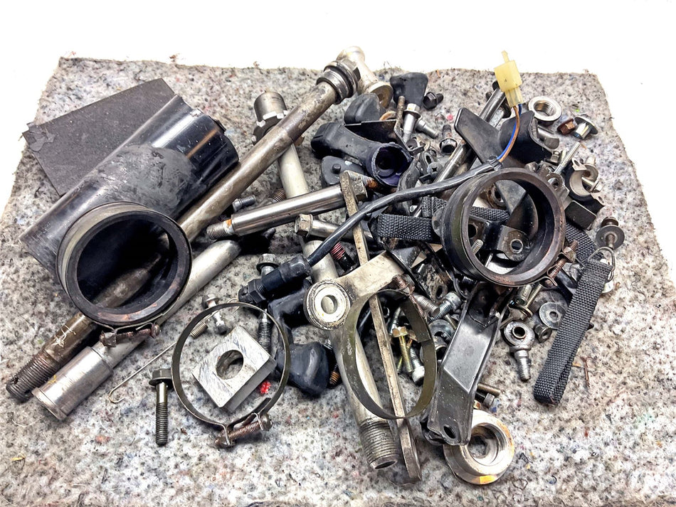 1999 Kawasaki Ninja ZX9R ZX900C Assorted Nuts, Bolts & Fixings