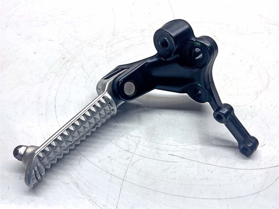 2019 Triumph Thruxton 1200 Front Left Footrest & Hanger - T9770144