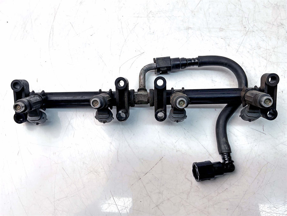 2007 Suzuki GSR 600 Fuel Injector Rail - 1571044G20000
