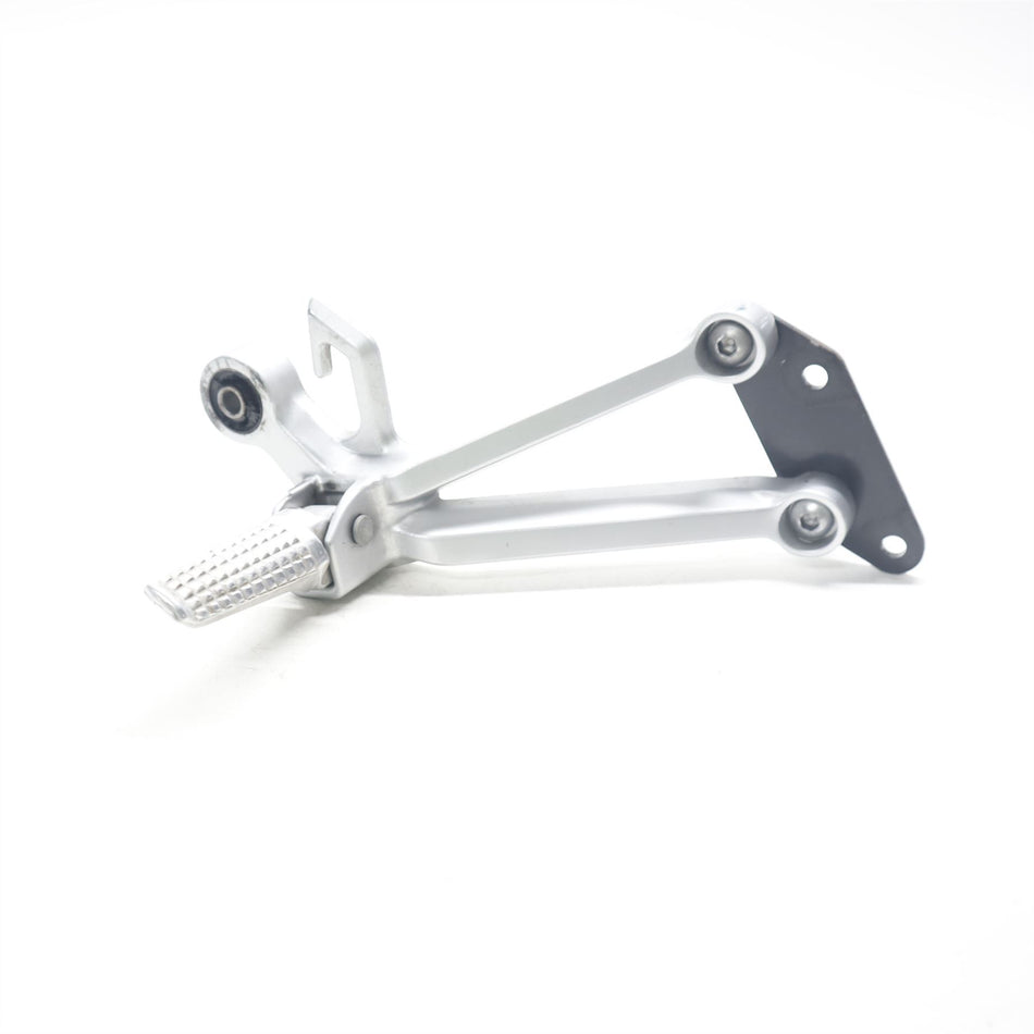 2004-05 SUZUKI GSX-R600 Rear Right Footrest Hanger - 43600-29G00