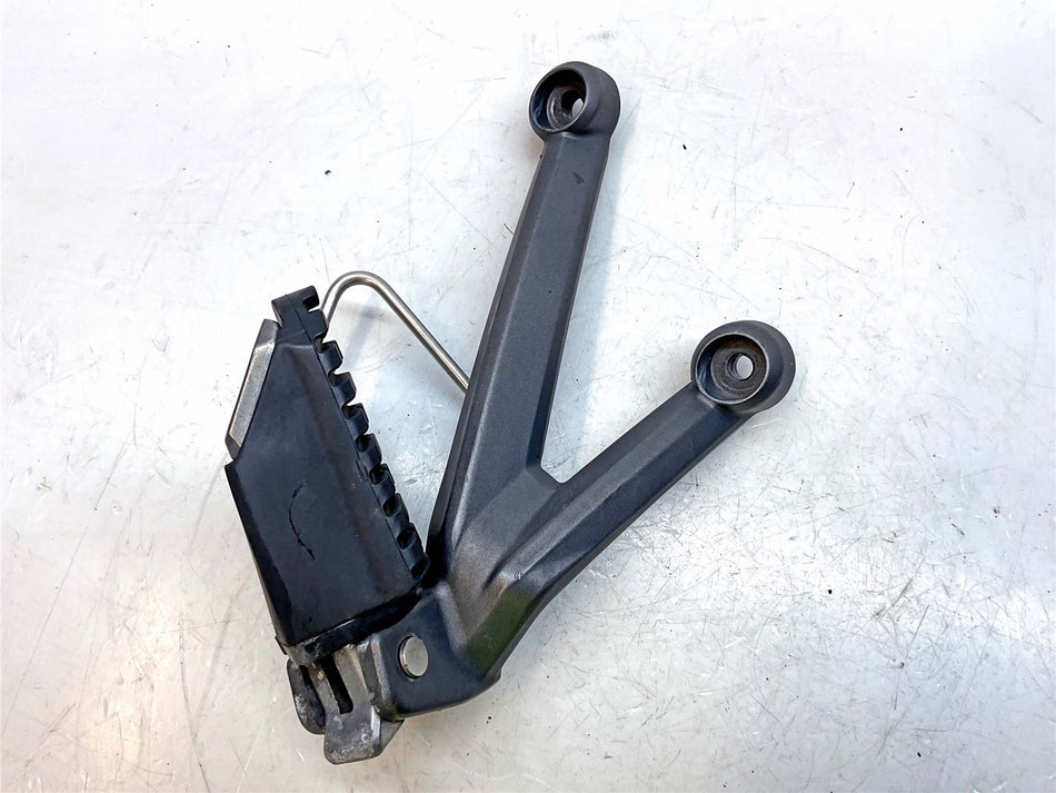 2021 Triumph Tiger 1200 XCX Rear Right Footrest & Hanger - T2086981