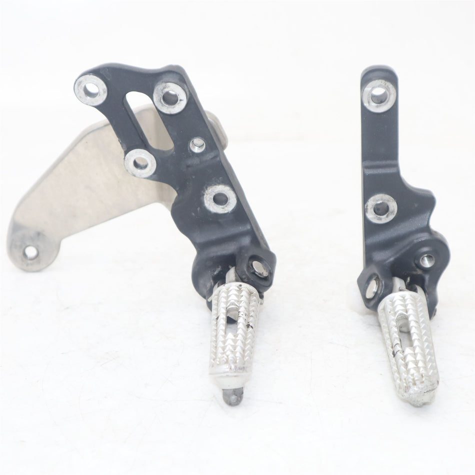 2015 TRIUMPH SPEED TRIPLE 94 Front Riders Footrests - T2082102