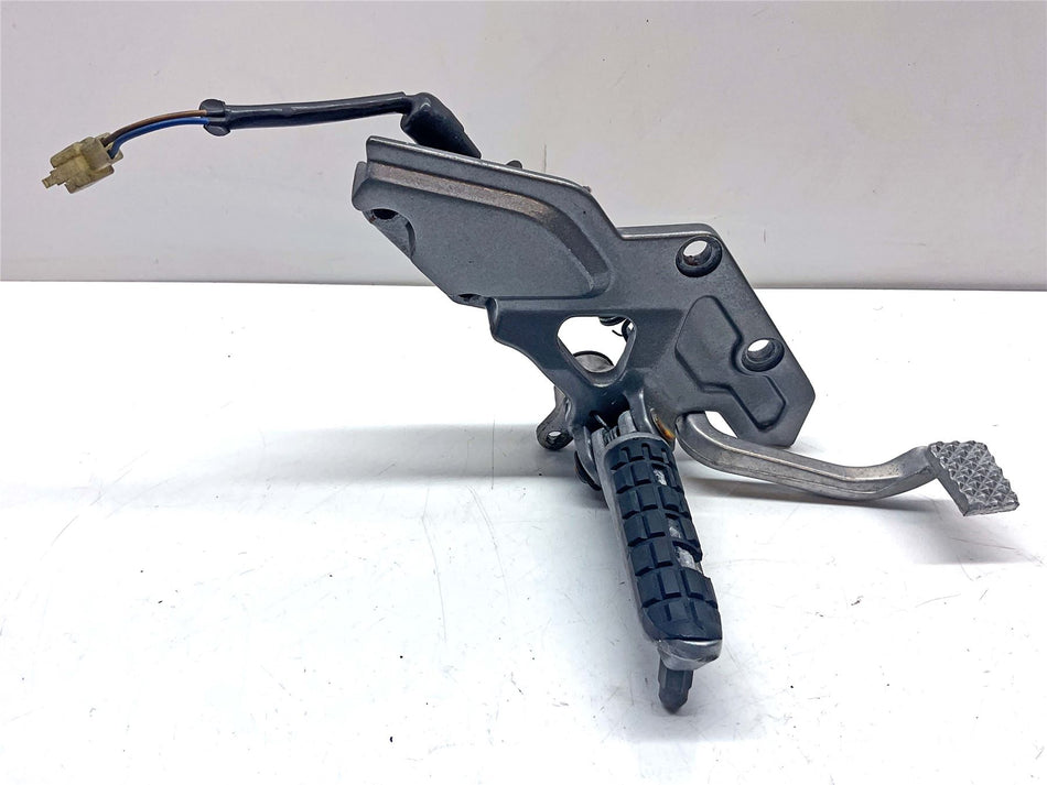 1998 Kawasaki ZZR1100 ZX1100 D6 Front Right Footrest & Hanger - 340281335