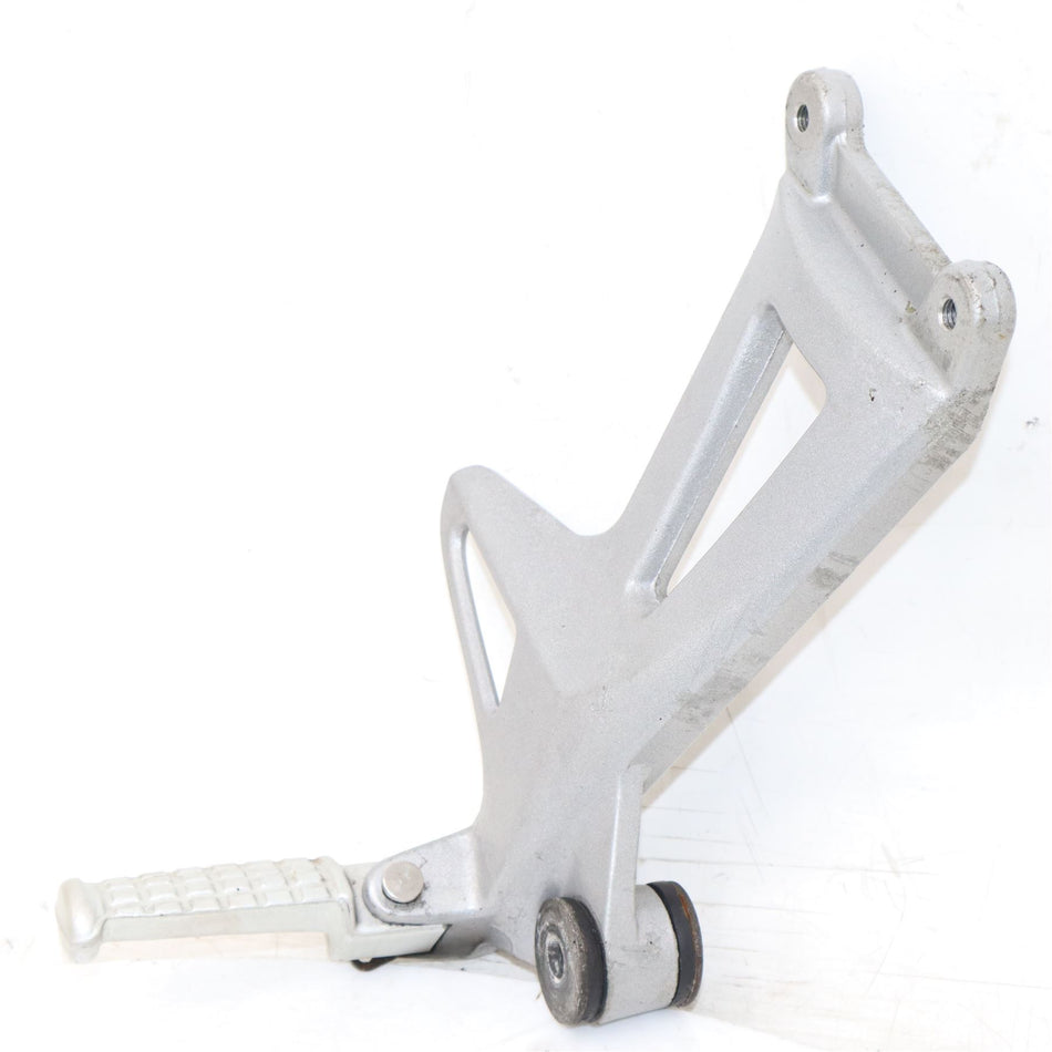 2000 TRIUMPH SPRINT ST Right Rear Footrest and Hanger - T2080587