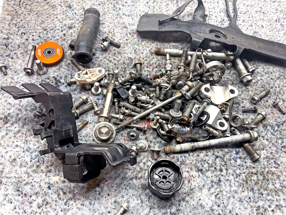 2023 KTM 300 EXC Six Days Assorted Bolts & Fixings - B63157BOBAB