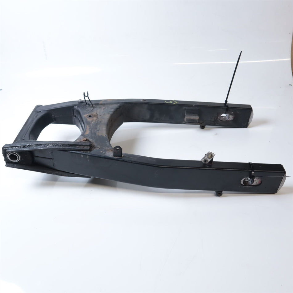 2011 SUZUKI GSR750 Swingarm - 61000-08J01-YAP