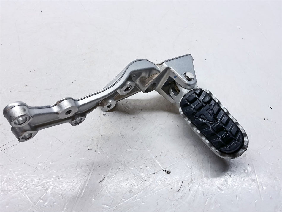 2025 Triumph Tiger 900 Rally Pro Front Right Footrest - T2082507