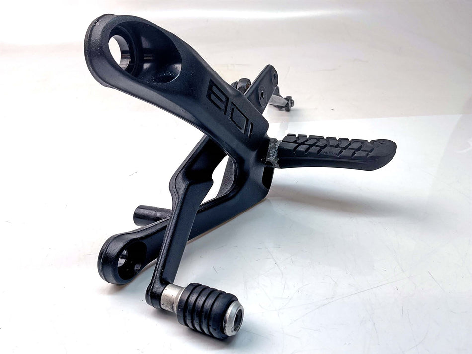 2024 Husqvarna SVARTPILEN 801 Front Right Footrest & Hanger