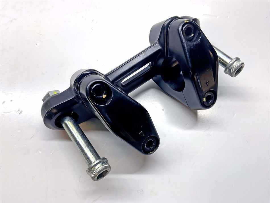 2021 Ducati Streetfighter V4 S Handlebar Clamp Bridge - 36015891AA