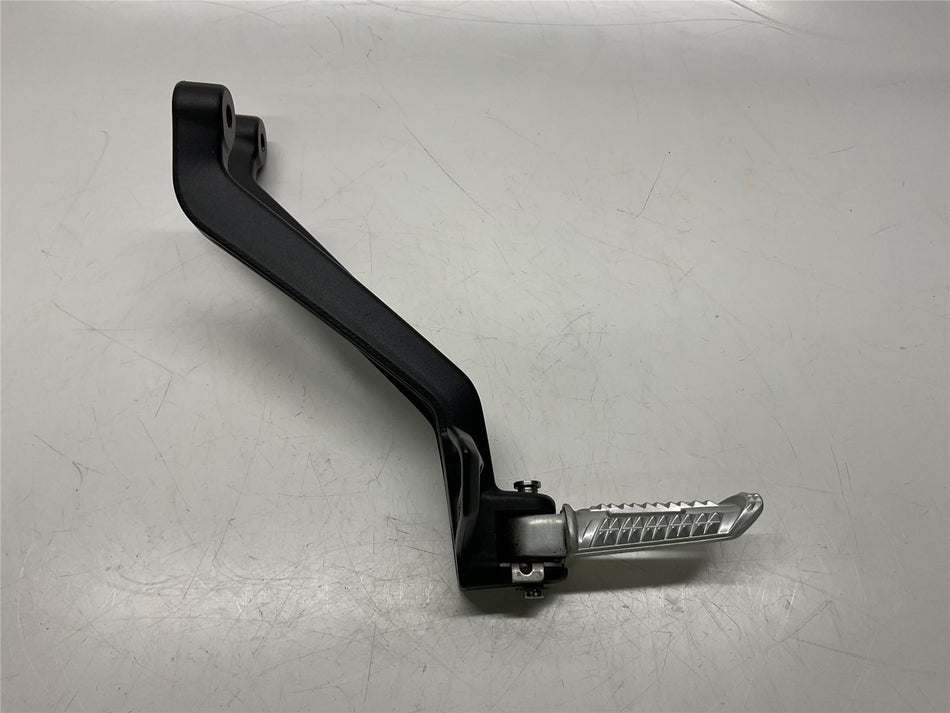 2022 TRIUMPH STREET TRIPLE 765 Rear Right Footrest Hanger - T2088157