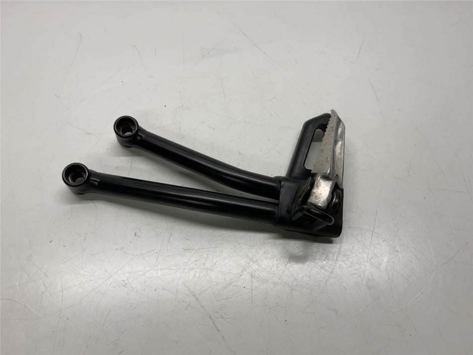 2020 SUZUKI GSX-R125 Rear Left Footrest Hanger and footrest - 43820-23K30