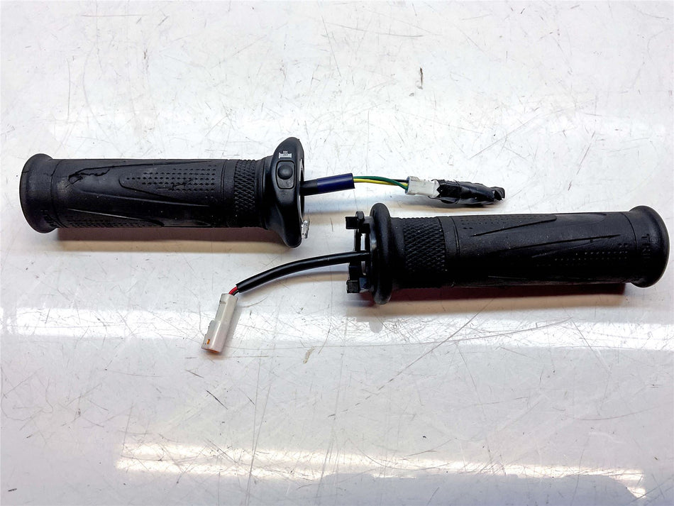 2022 Triumph Speed Triple 1200 RR Heated Grips - A9828066
