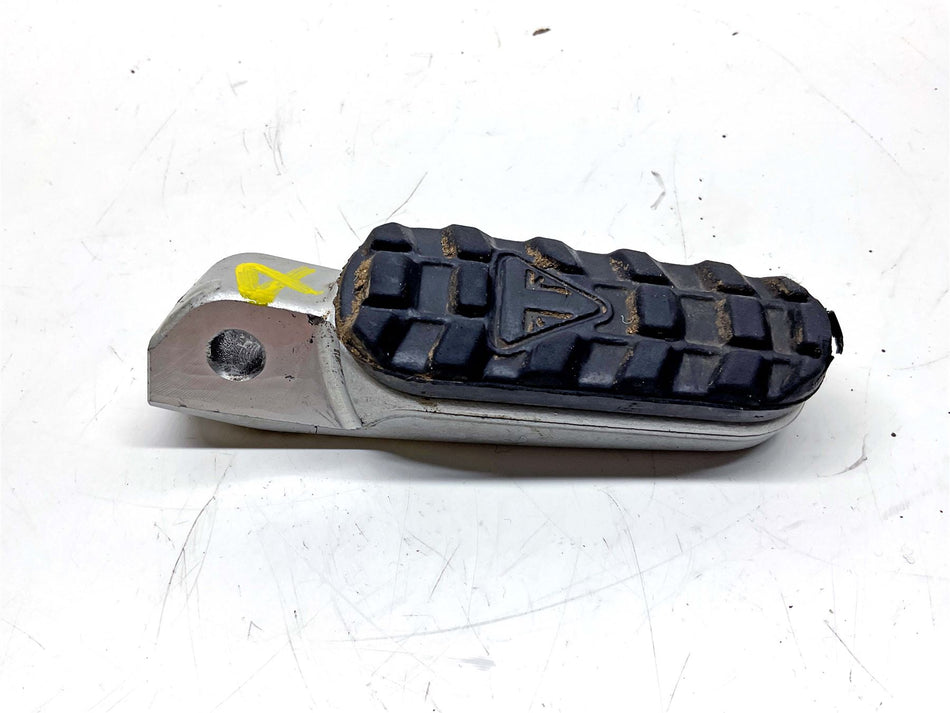 2022 Triumph Tiger 900 GT Pro Left Rear Footrest And Rubber - T2083339
