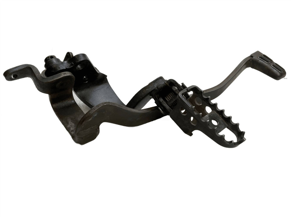 1989 Yamaha Super Tenere XTZ750 Front Right Footrest Hanger Pedal 3LD2742L00