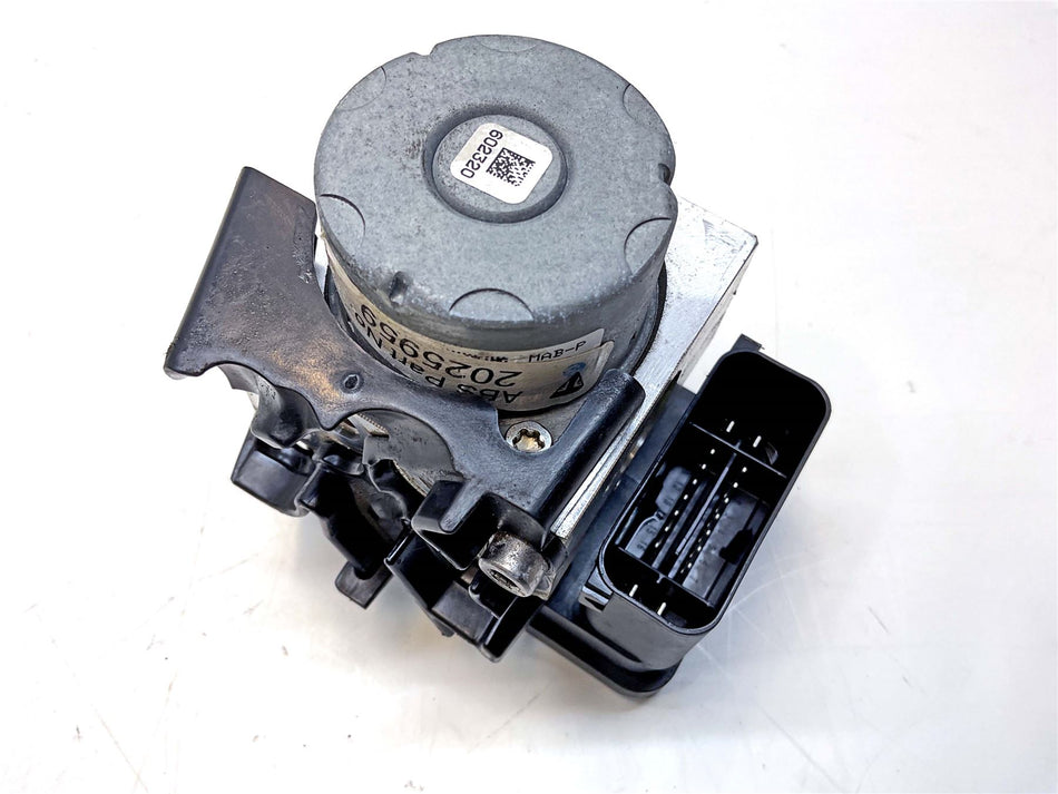 2021 Triumph Street Triple 765 RS ABS Pump - T2025961