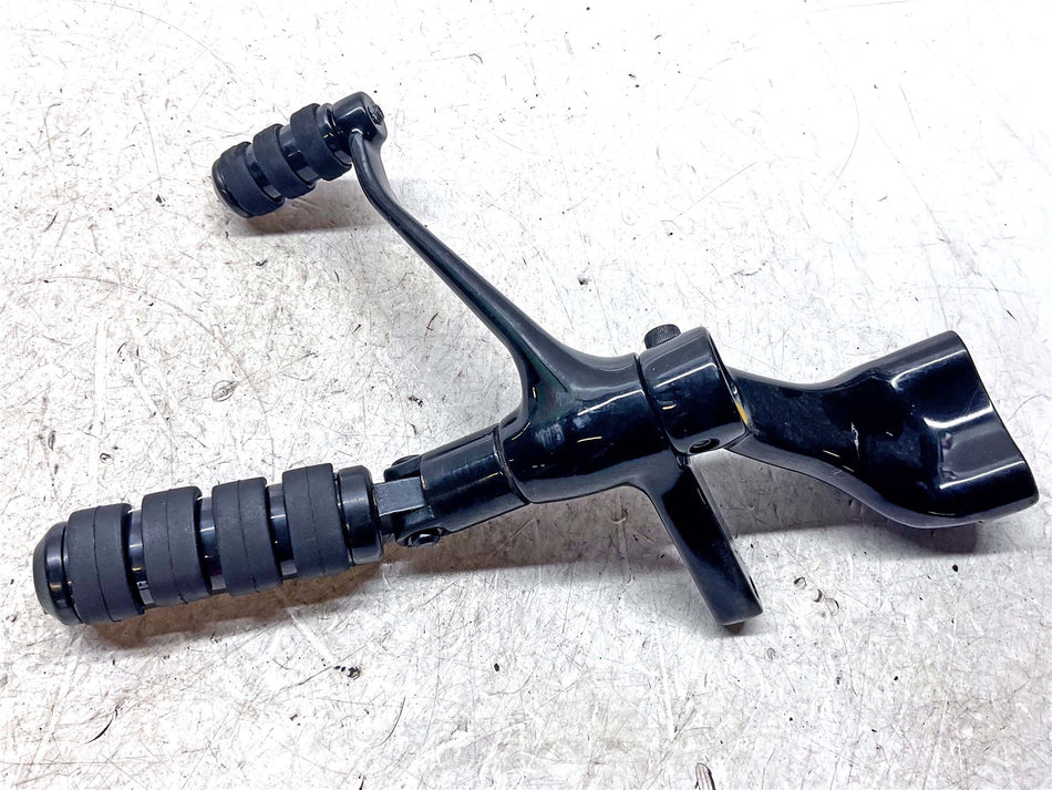2014 Harley-Davidson Iron 883 XL883N Left Footrest Hanger & Gear pedal - 4297204