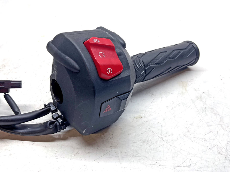 2023 Suzuki GSX-8S Right Switch Gear and Thottle
