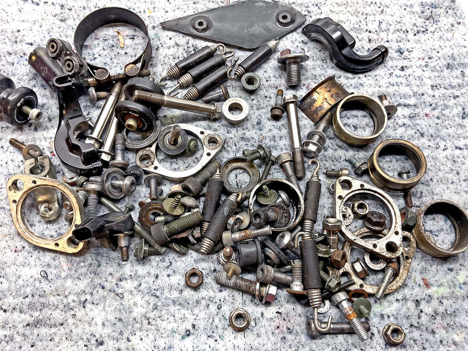 2006 Yamaha FZ1N Box Of Assorted Bits And Bolts - B62515BOABAB