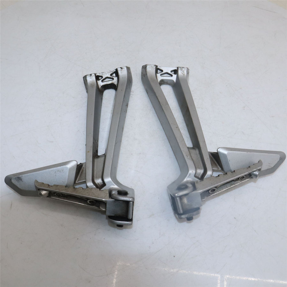 2015 YAMAHA MT-125 Left & Right Pair Rear Footrest Hanger - 5WX-F7431-00