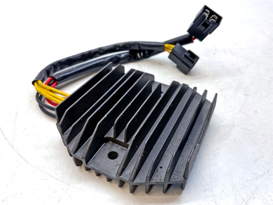 2004 Triumph Daytona 600 Regulator Rectifier - T1304040