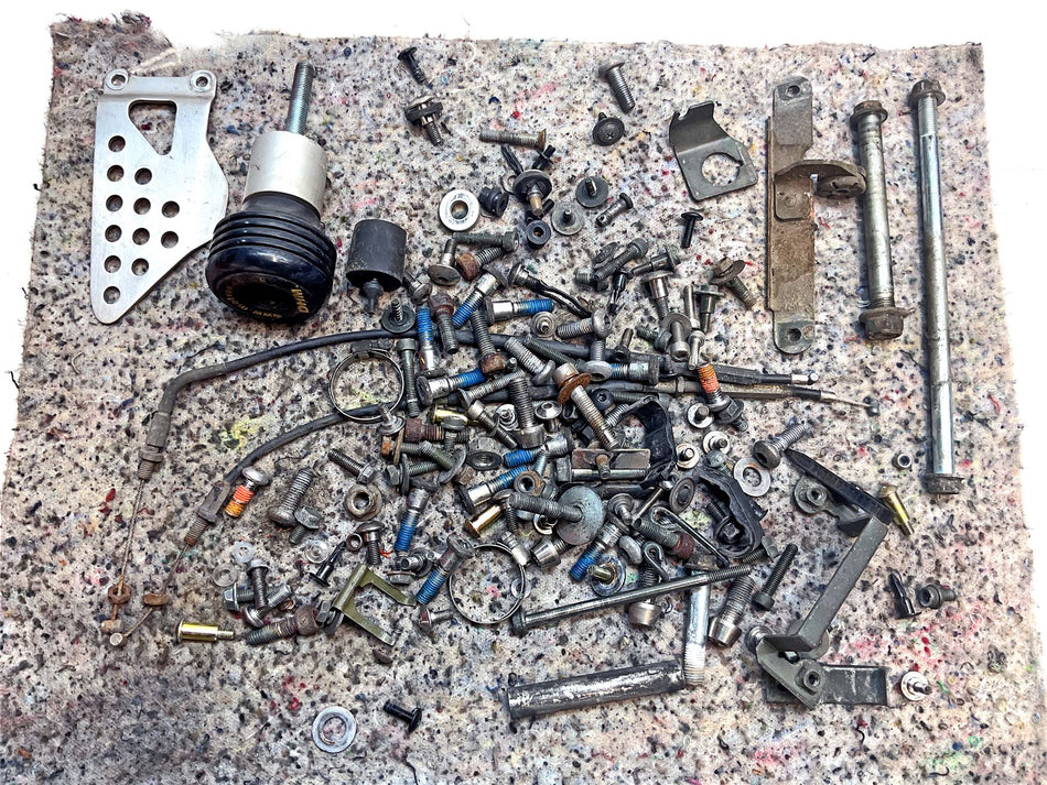 2004 Suzuki GSX-R1000 Assorted Nuts, Bolts & Fixings