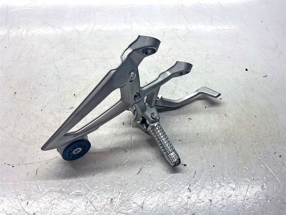 2023 BMW M1000R Rider Right Footrest - 46719467694